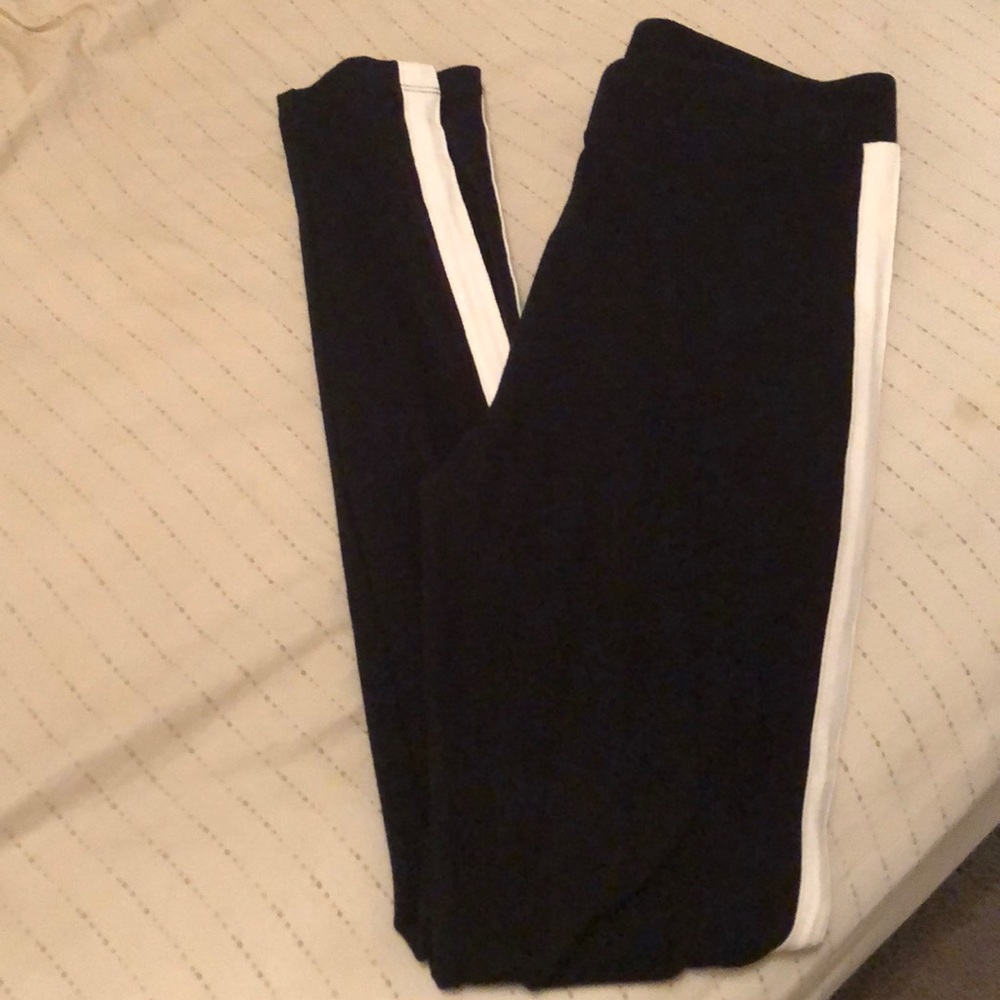 Black & white striped leggings ⭐️